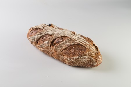 לחם מחמצת אגוזים וצימוקים