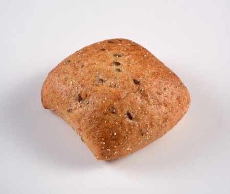 לחמניית רוסטיק עם קמח מלא ודגנים