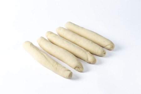 רצועות חלה מתוקה בצק